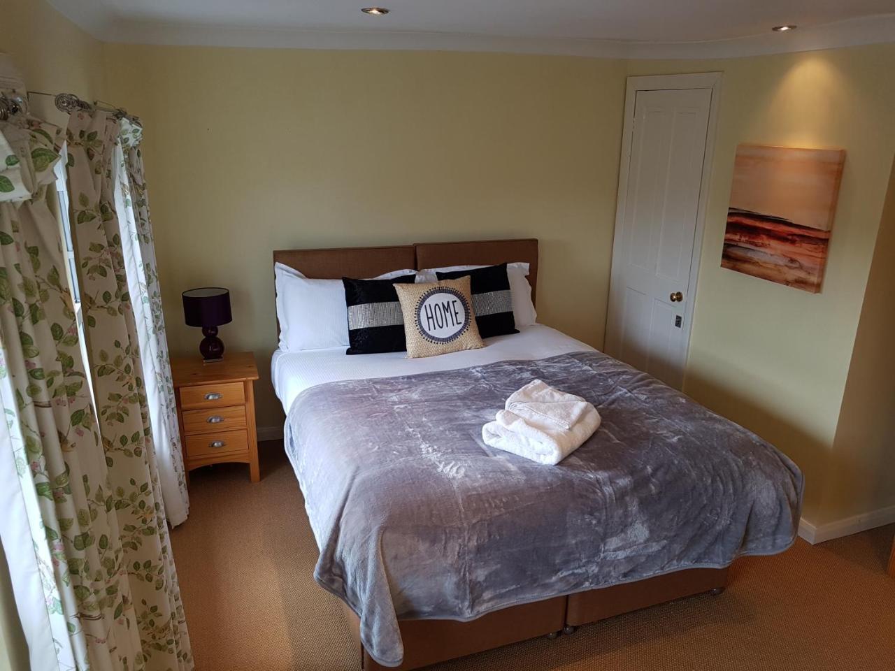 Slough Centre Townhouse With Driveway Parking For Up To Two Cars Leilighet Eksteriør bilde