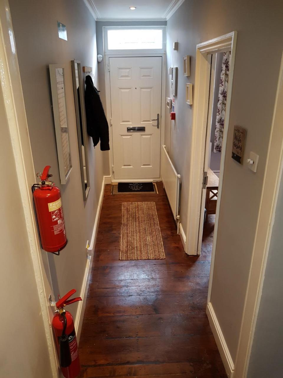 Slough Centre Townhouse With Driveway Parking For Up To Two Cars Leilighet Eksteriør bilde