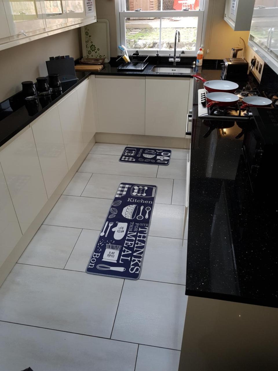 Slough Centre Townhouse With Driveway Parking For Up To Two Cars Leilighet Eksteriør bilde